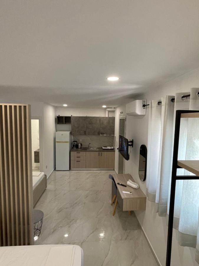 ניקיאנה Sunshine Apartments And Rooms מראה חיצוני תמונה