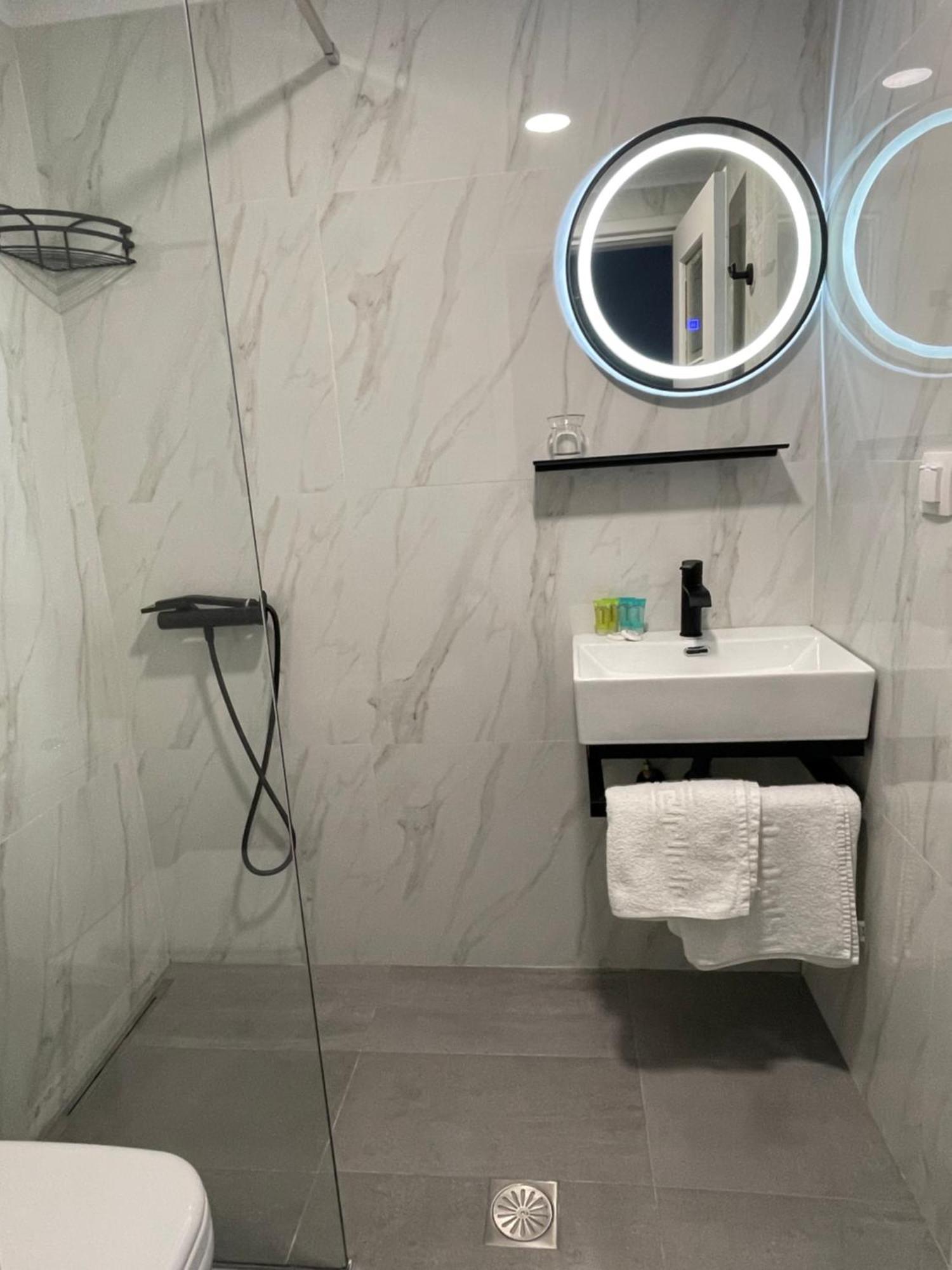 ניקיאנה Sunshine Apartments And Rooms מראה חיצוני תמונה